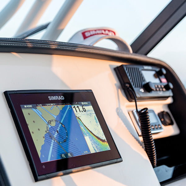 Simrad GO9 XSE, med activeimaging 3-i-1 hæk transducer